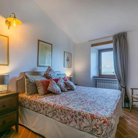 Trilocale Casa Nel Castello By Interhome Lejlighed
