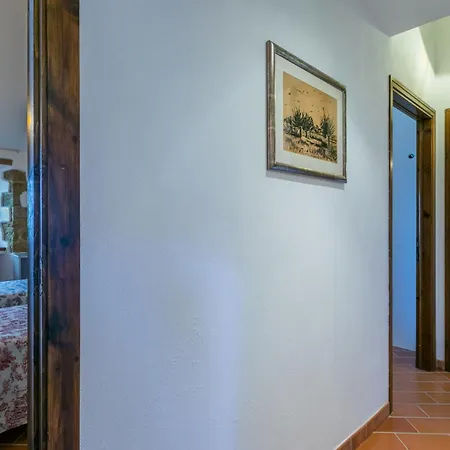 Apartment Trilocale Casa Nel Castello By Interhome *