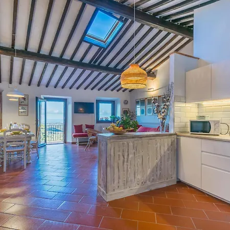 Trilocale Casa Nel Castello By Interhome *