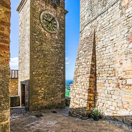 Trilocale Casa Nel Castello By Interhome Lejlighed *